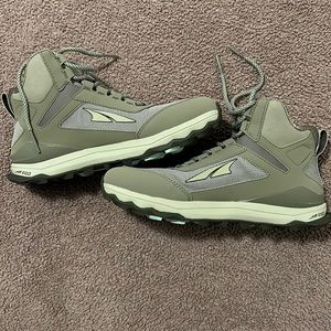 Altra lone peak hiker